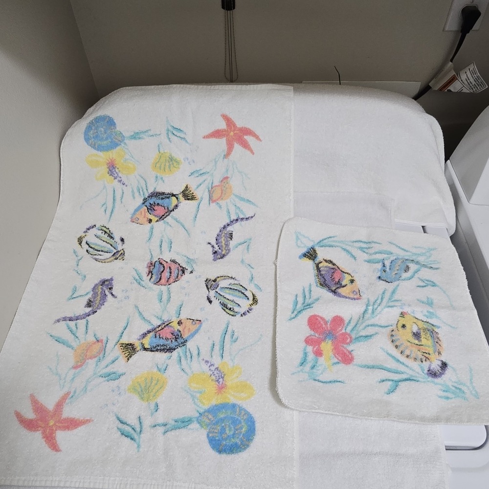 Vintage Dundee USA Tropical Fish Terrycloth Towel Set 2-Piece 1980s-90s